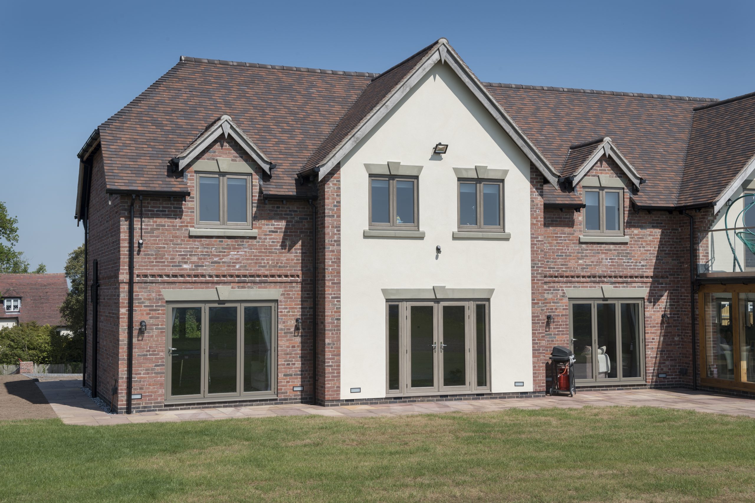Choosing the Right Fabricator: 5 Critical Factors Installers Shouldn’t Overlook